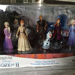 Disney Frozen II  Deluxe Figurine Set Collectible