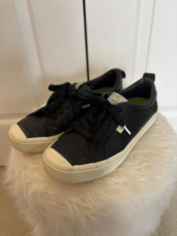 Cariuma OCA Low Top Leather Sneakers Women Size 7