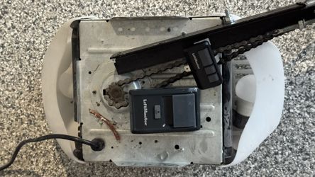 Chamberlain garage door opener with MyQ