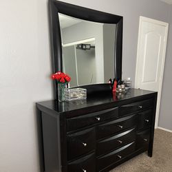 Drawer Dresser With Mirror