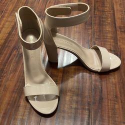 New Rampage beige block heel sandals, faux patent size 9