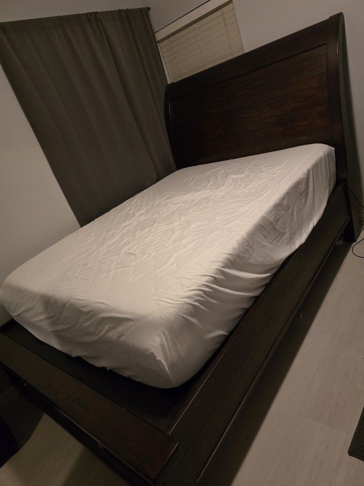 Queen Bedroom Set (Aspen Home)