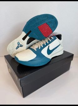 Kobe 5 Caitlin Clark coconut milk size 7.5 M