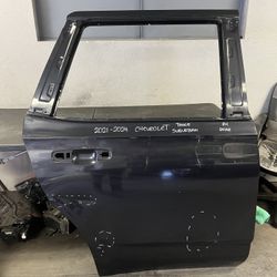2021-2022-2023-2024 CHEVROLET TAHOE RIGHT REAR DOOR OEM USED