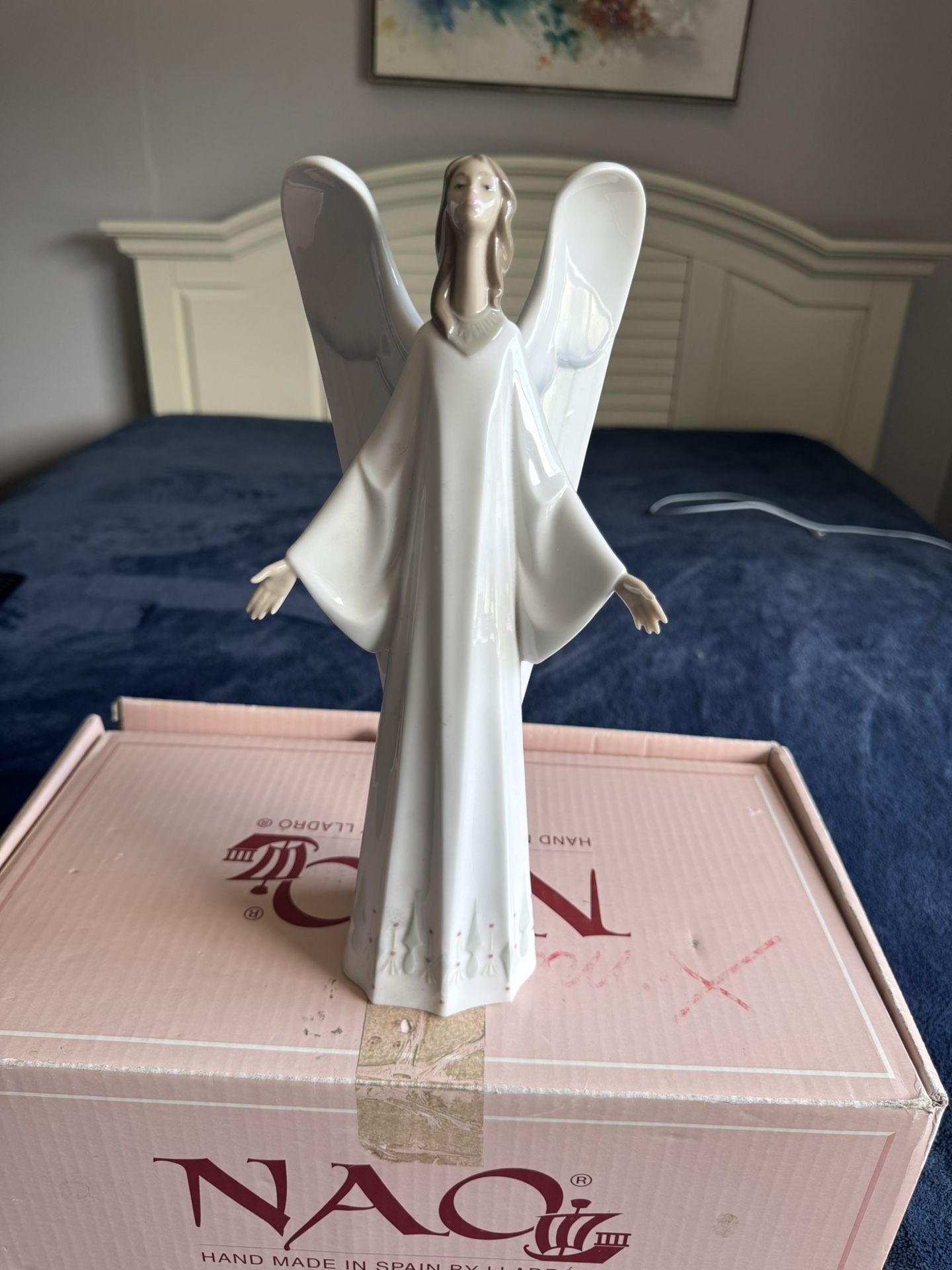 NAO LLADRO SPAIN OFRENDA ANGELICAL