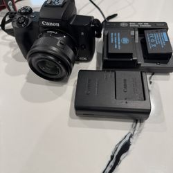 Canon EOS M50 Mark II + EF-M 15-45mm is STM Kit Black