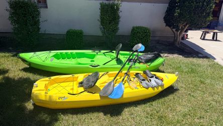 2 kayaks with 2 paddles and 2 snorkeling kits