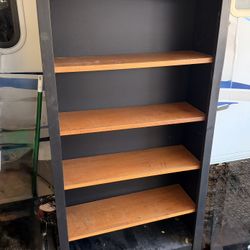 Solid Shelves With Hardwood Leaves