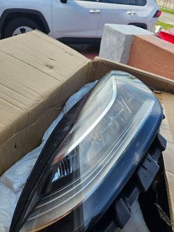 2019 Tesla model 3 Driver side Head Light