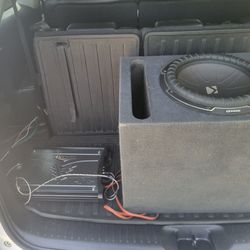 UNA BOCINA Y AMPLIFIER 