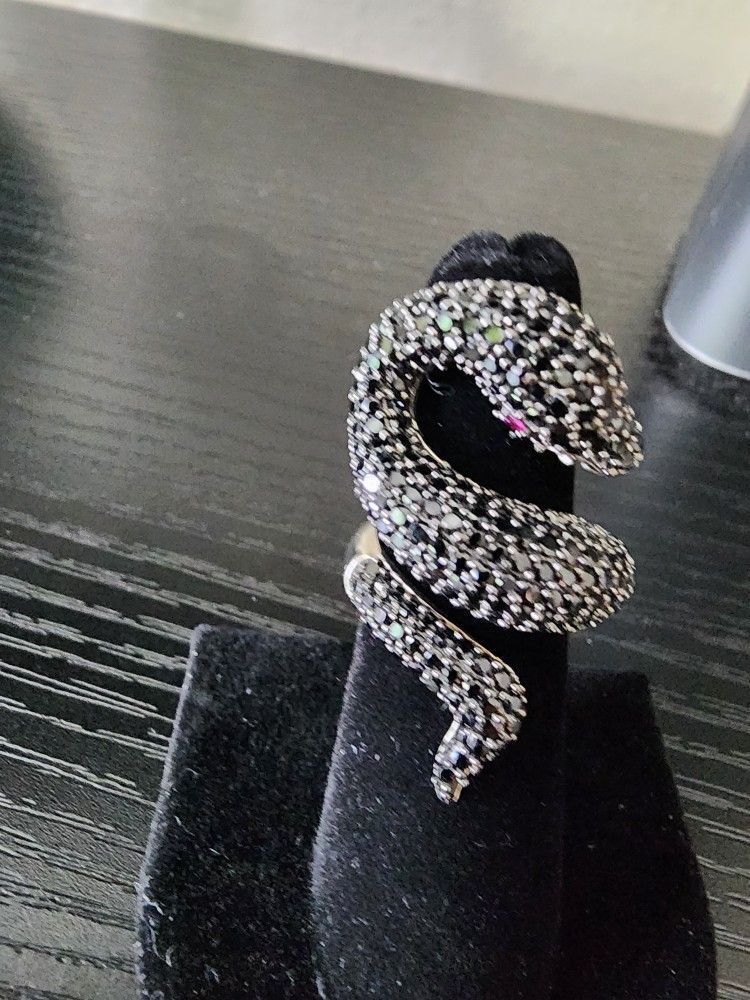 Rarities Black Spinel Snake Ring