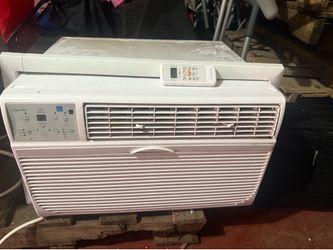 Air conditioner 12000 BTU remote control