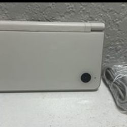 White Nintedo DSI XL with games