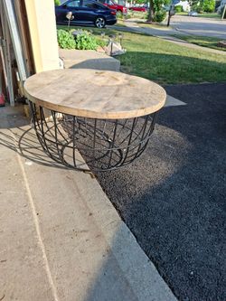Round Coffee table