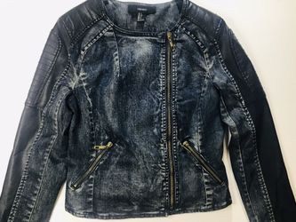 Jean Jacket with Faux leather sleeves Forever 21 size Small Junior