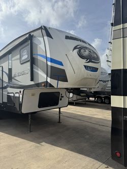 2018 Forest river Artic wolf 285drl