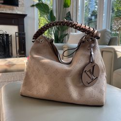 Pre owned in excellent condition