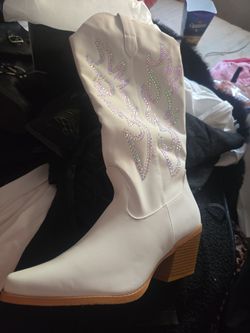 White boots size 9