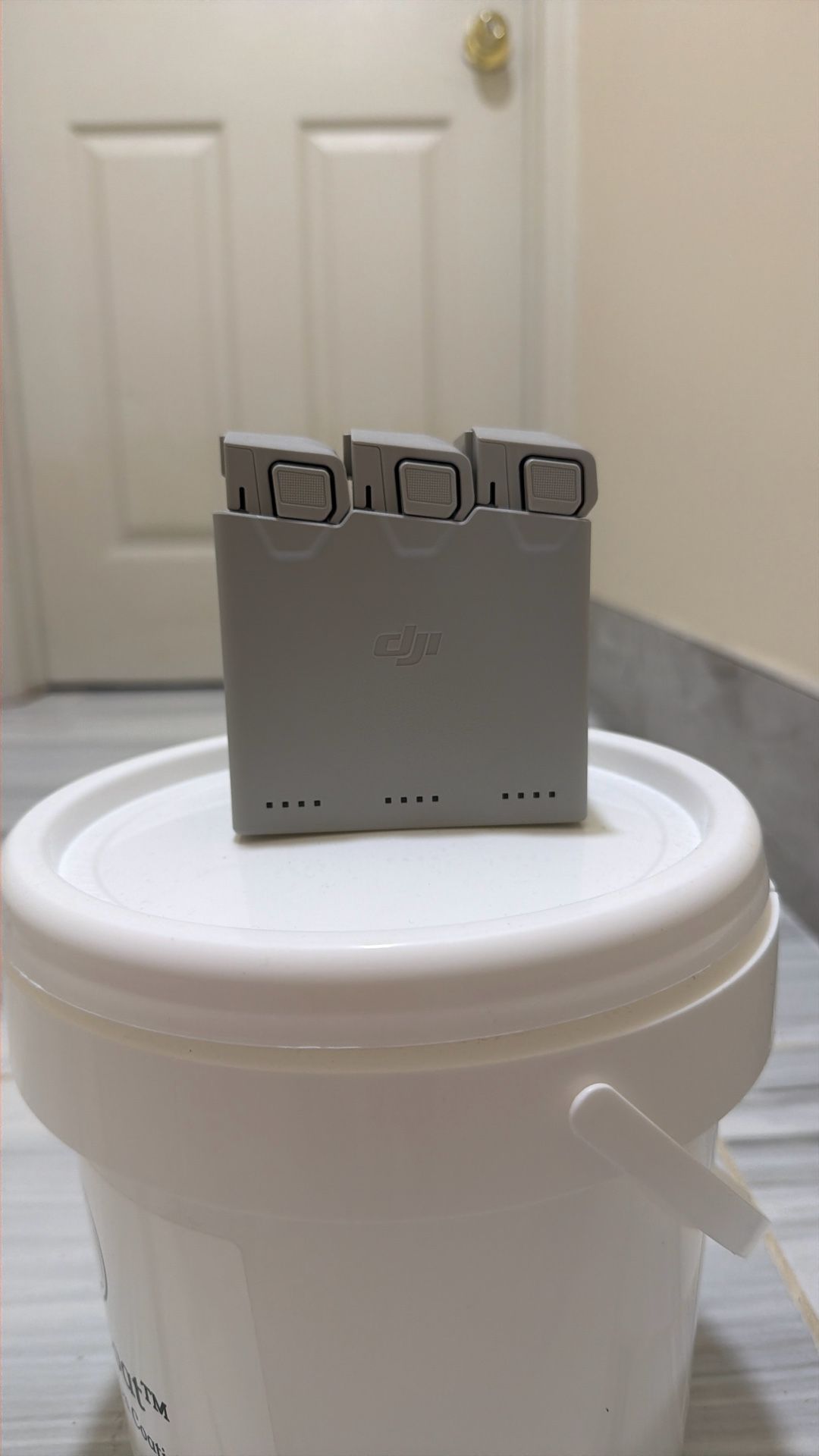 DJI Mini 4 Pro Intelligent Flight Battery Plus (x3) + Charging Hub – Excellent Condition