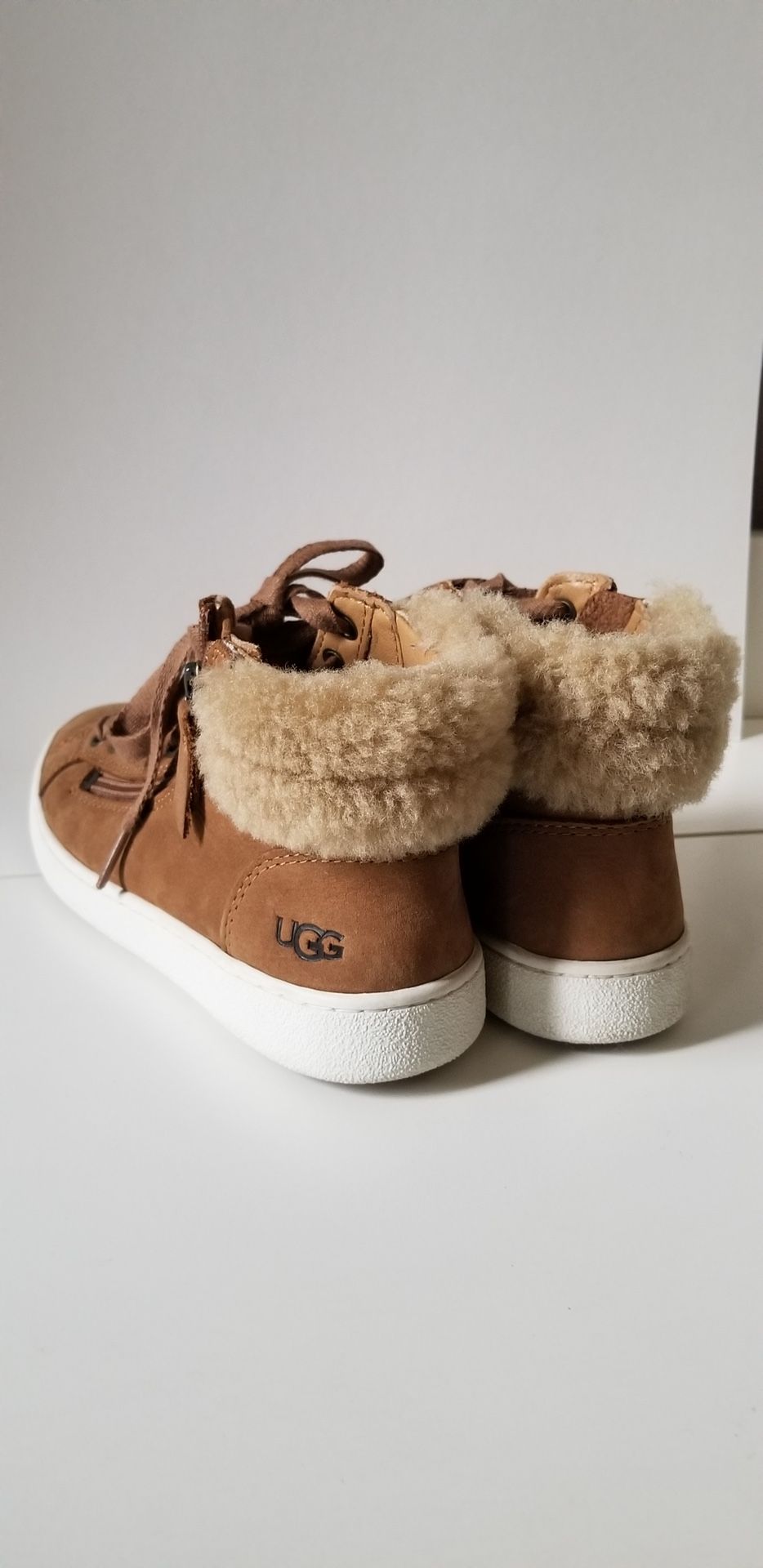 UGG boots women's size 5 like brand new 🥾