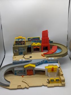 Hot Wheels Car Wash and Service Station Center Play Set DMW90 Mattel 2015