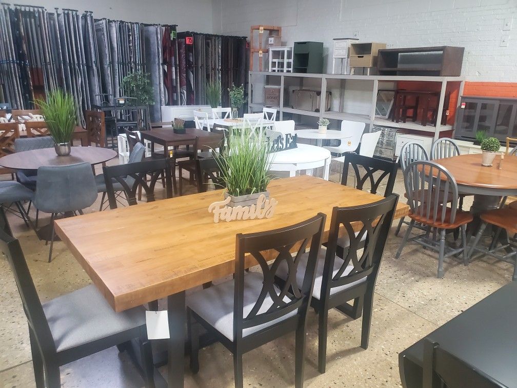 Beautiful 7 PC Rustic Dining Set With 6 Chairs (New)