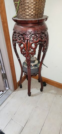Comes with 2 Acacia wood hand carved