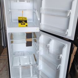 BRAND NEW Vissani
10.1 cu. ft. Top Freezer Refrigerator in Black, Garage Ready