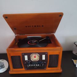 Victrola RECORD PLAYER.