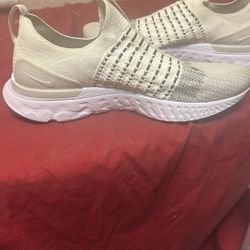 Nike React Phantom Size 14 