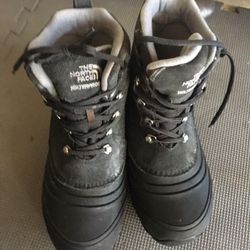 Boys Snow Boots Size 6 The Northface waterproof