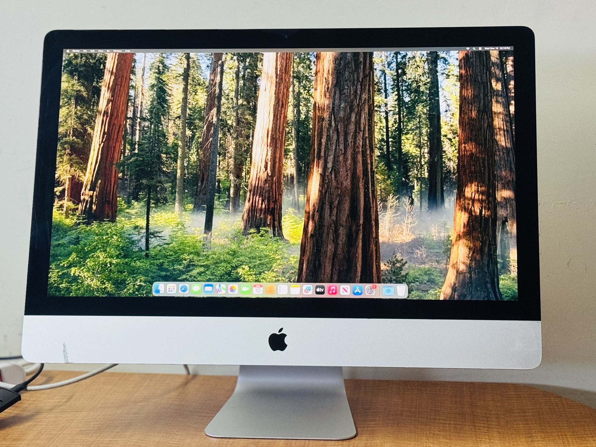 Apple iMac 27” 5K (2019) – 3.0GHz 6-Core i5, 16GB RAM, 4GB Radeon Pro 570X, 500GB SSD