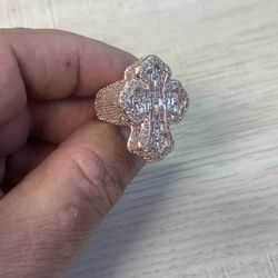 Rose gold iceout cross men’s ring available in all sizes 🔥🔥