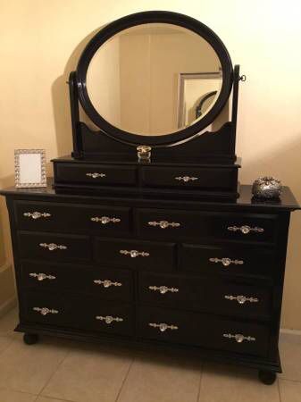 Queen size bedroom set like new color black gloss and satin silver