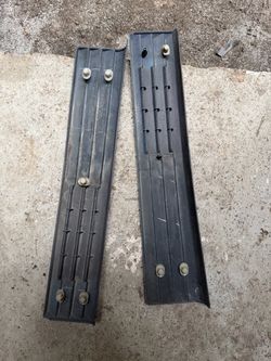 Nissan 1986 cab side moldings