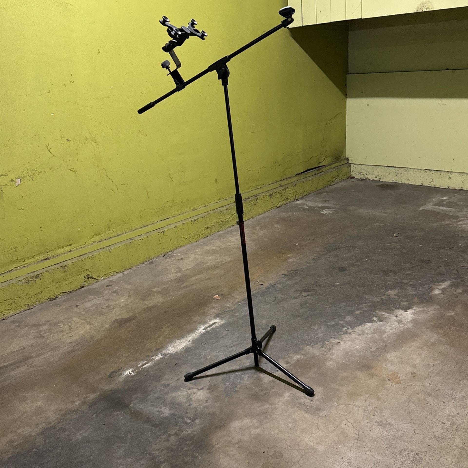 Musician’s Gear Tripod Microphone Stand With Tablet Holder