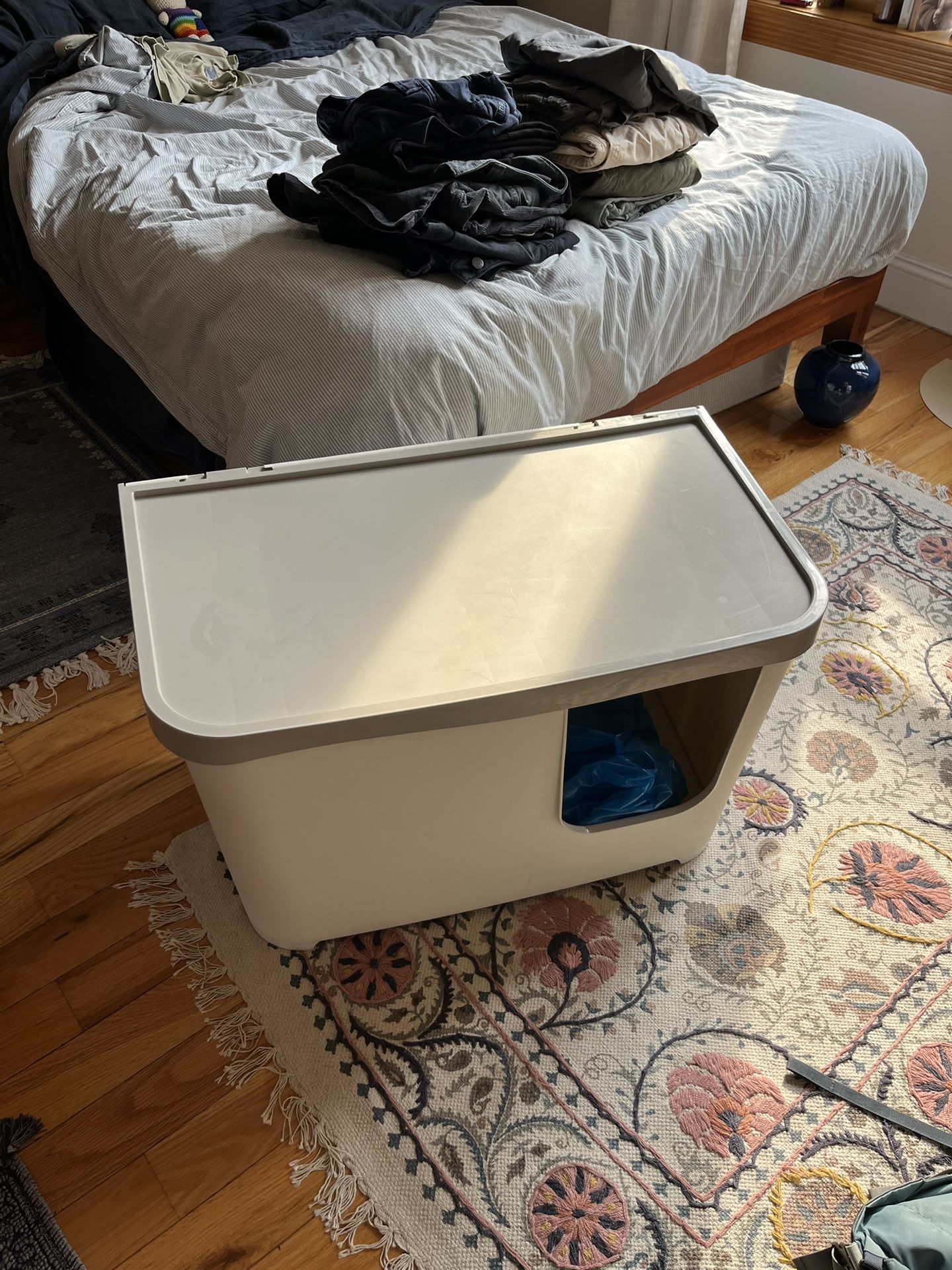 Frisco multi-function covered cat litter box with tray