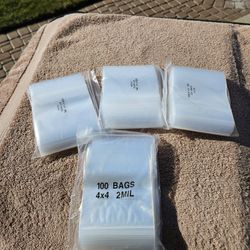 New 100 Count Plastic Zip Bags. 4 Ml. Each Set