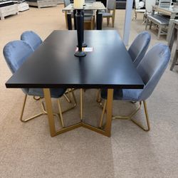 New Table And 4 chairs 