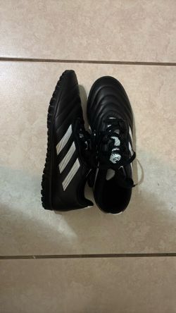Adidas Size 7 Turf soccer shoes (wore twice)