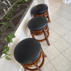 3 Stools - Swivel - Sturdy - Quality 30inches