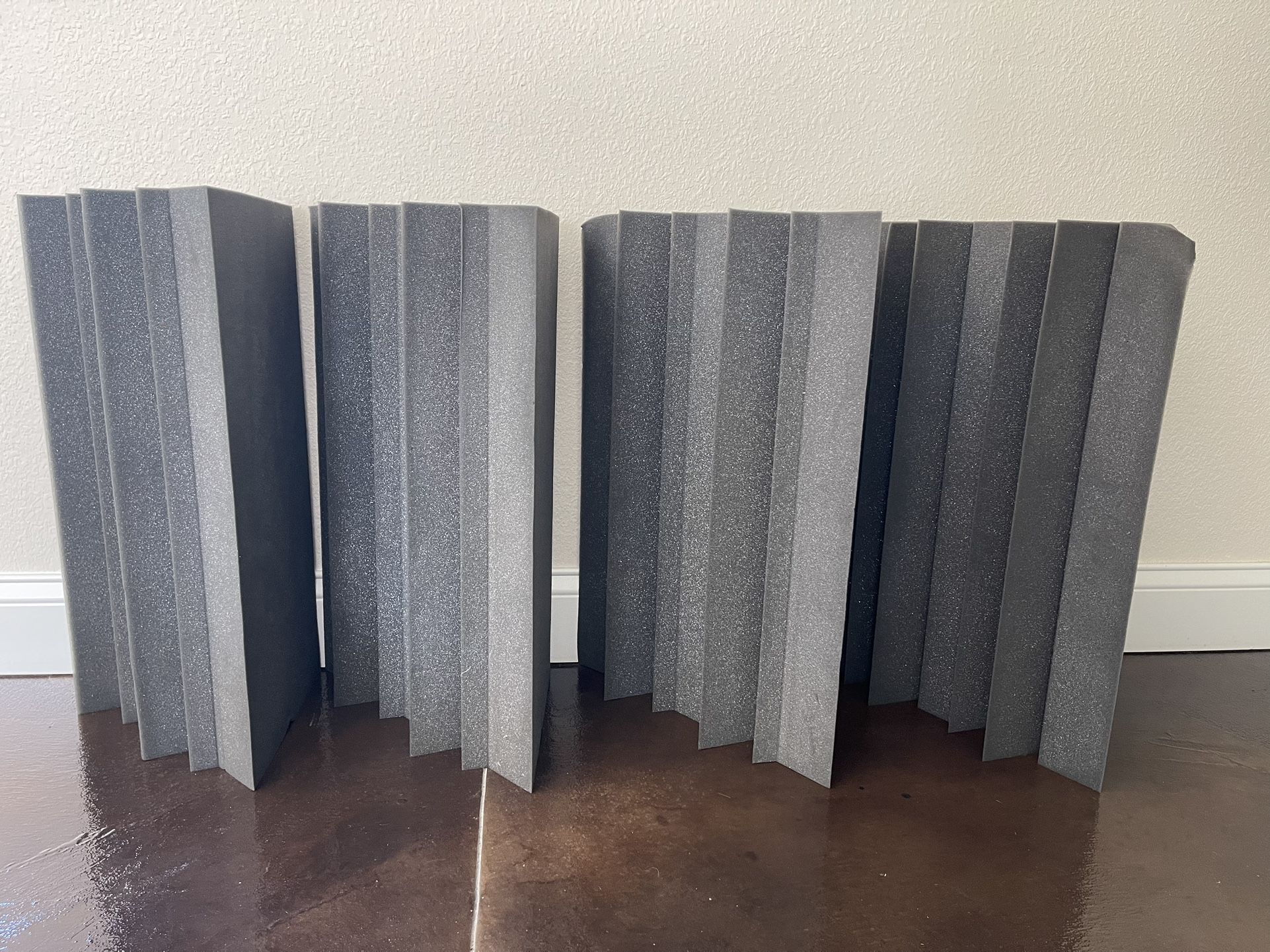 Like new Auralex LEND Bass Traps 4-Pack