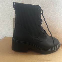 Amazon Essentials Women's Rubberized Combat Boot with Chunky Outsole 