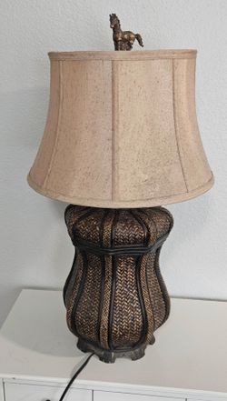 Vintage Style Faux Wicker/Rattan Table Lamp Works $40
