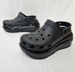 Mega crush crocs
