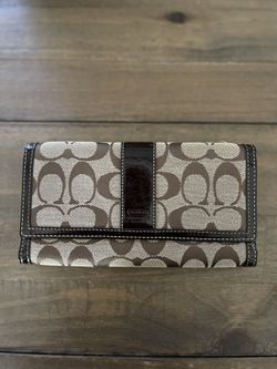 ** Chic Brown Coach Wallet **