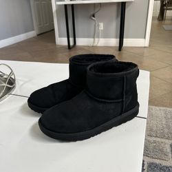 Uggs Size 5 US
