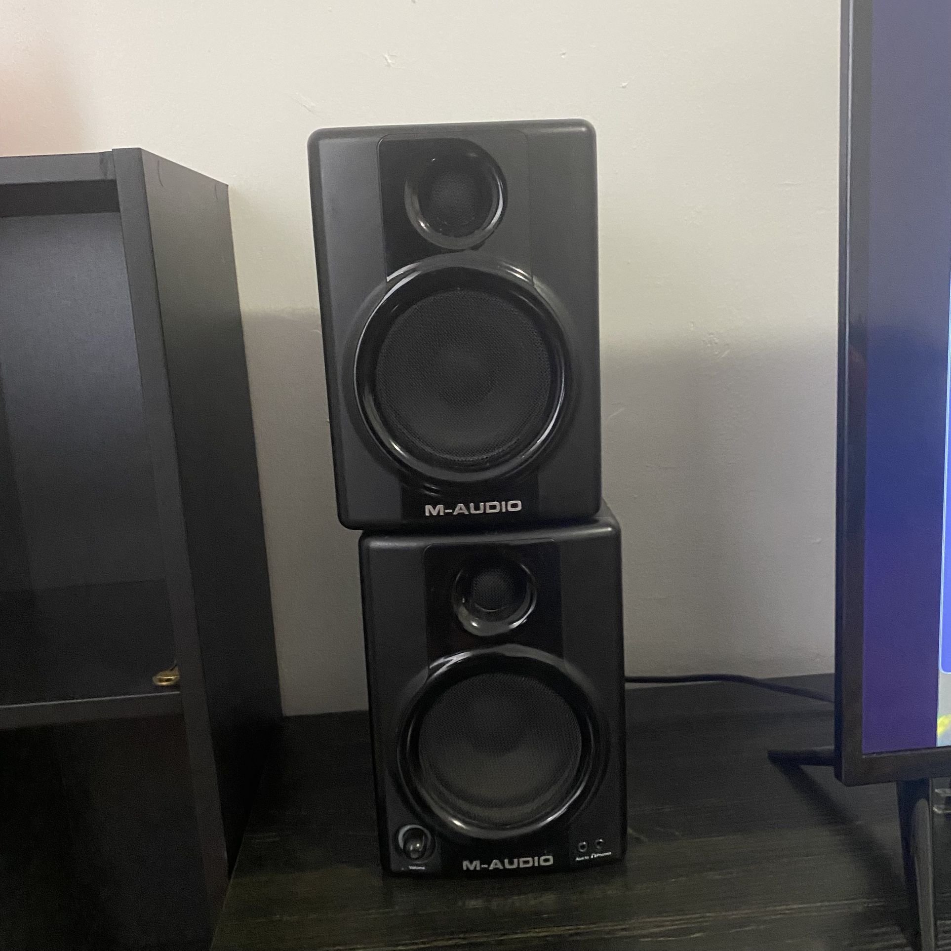 Av40 Speakers M-Audio