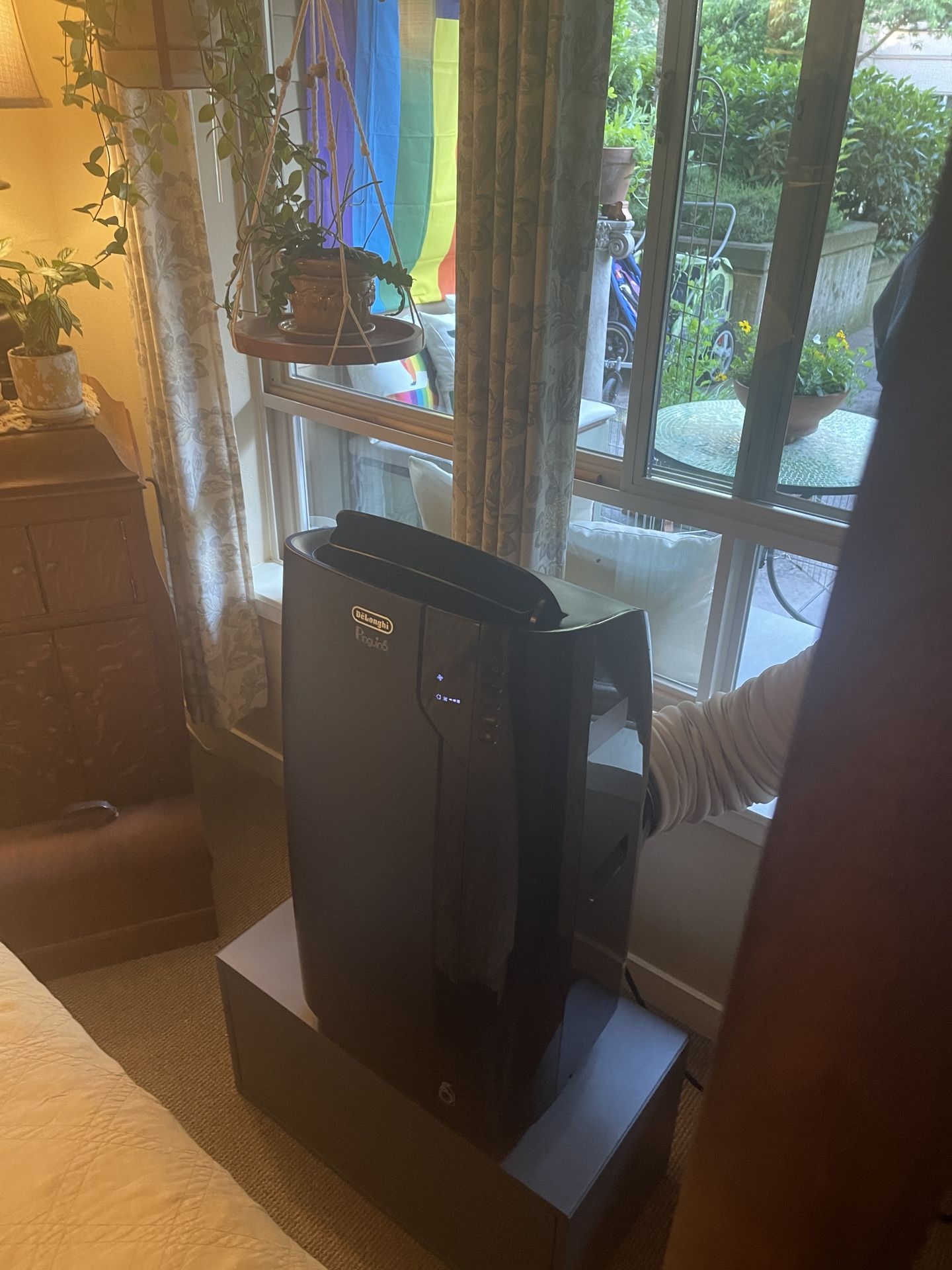 Delonghi  Pinguino Artic 14000 Btu air conditioner