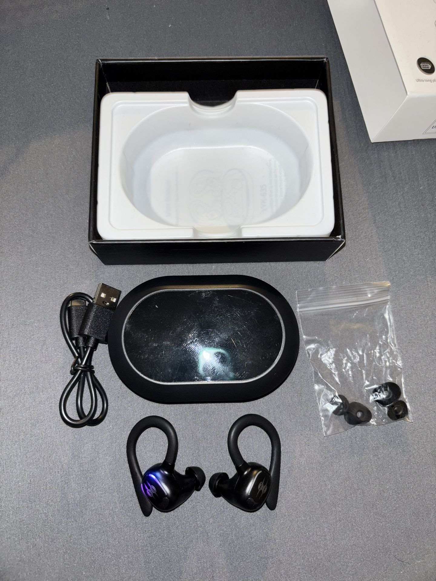 Earbuds Wireless Earbuds in Black